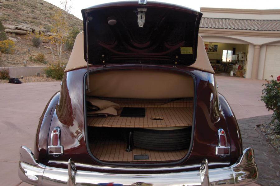  Buick Roadmaster Convertible Phaeton 1941 года  (фото 8 из 13)